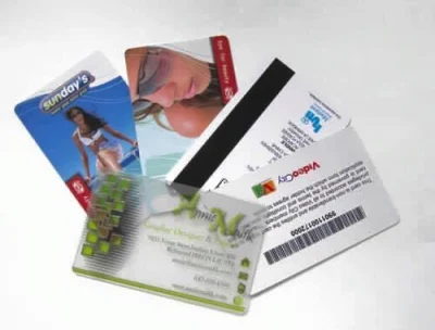 Carte-cadeau d'adhésion de beauté de salon de code barres en plastique en gros PVC carte de fidélité imprimée adaptée aux besoins du client